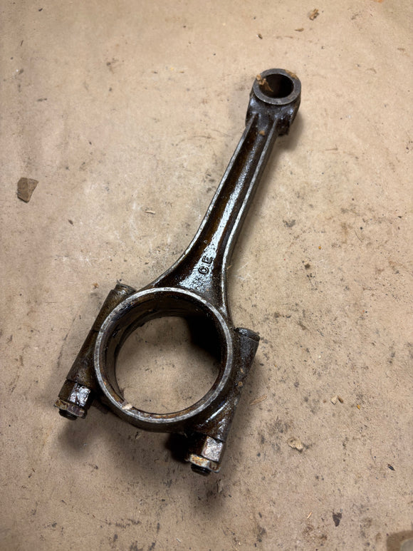 1947-1949 Studebaker 6-cylinder Champion connecting rod NORS Atlas 517892