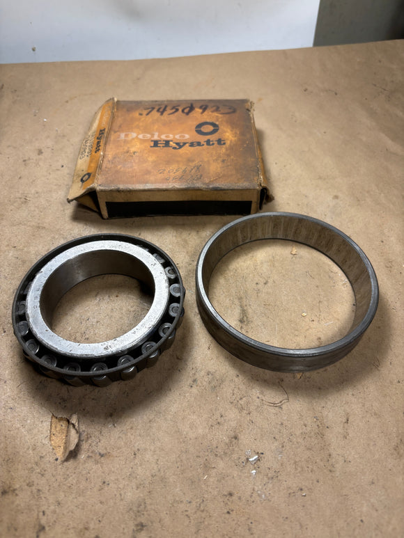 1954-1972 Chevrolet truck rear outer wheel bearing cup and roller Delco Hyatt 7450923
