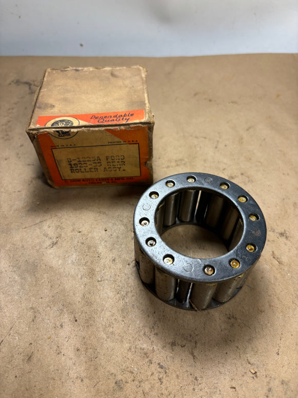 1932-1935 Ford Model B rear hub bearing NORS Lion B-1225-A