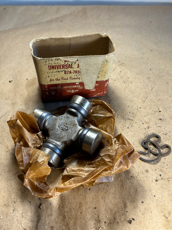 1957-1959 Ford passenger and Thunderbird universal u-joint NOS B7A-7039