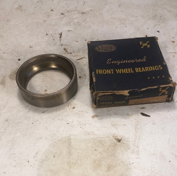 1925-1946 Oldsmobile Buick Pontiac front wheel bearing cup NORS 9601