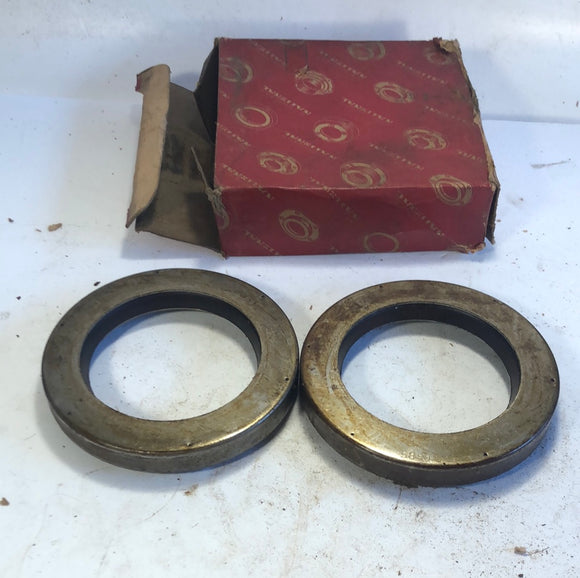 National 5850 oil seal pair Chevrolet 3671517 NORS